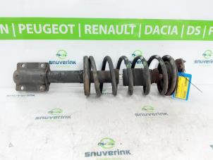 Used Front shock absorber rod, left Peugeot Boxer (230L) 1.9D 270C Price € 36,30 Inclusive VAT offered by Snuverink Autodemontage