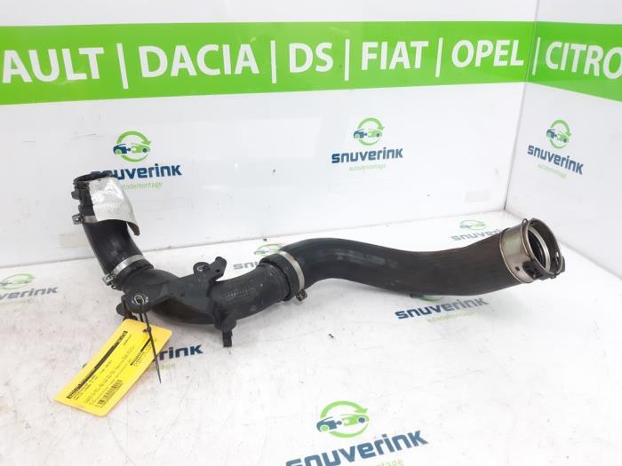 Gebrauchte Intercooler Schlauch Dacia Logan MCV III/Sandero Wagon (SD07) 0.9 TCe 90 12V Preis € 32,38 Mit Mehrwertsteuer angeboten von Snuverink Autodemontage