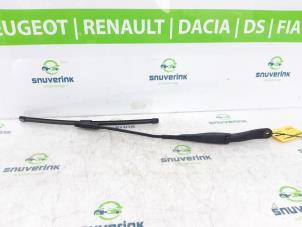 Usagé Bras essuie-glace avant Dacia Logan MCV III/Sandero Wagon (SD07) 0.9 TCe 90 12V Prix € 24,20 Prix TTC proposé par Snuverink Autodemontage