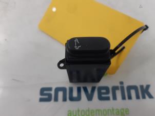 Używane Sterowanie dachu cabrio Renault Megane (EA) 1.6 16V Sport Cena € 30,00 Procedura marży oferowane przez Snuverink Autodemontage