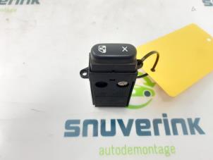 Usagé Commodo Renault Megane (EA) 1.6 16V Sport Prix € 20,00 Règlement à la marge proposé par Snuverink Autodemontage