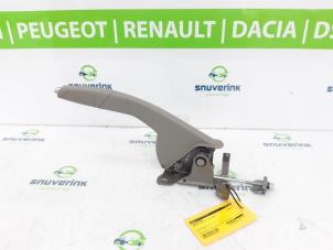 Used Parking brake lever Renault Zoé (AG) 65kW Price € 36,30 Inclusive VAT offered by Snuverink Autodemontage