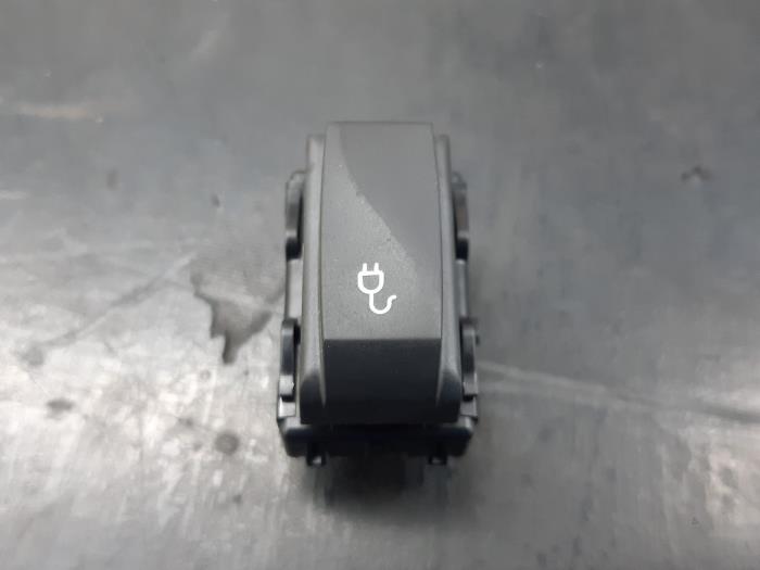 Tank cap cover switch from a Renault Zoé (AG) 65kW 2013