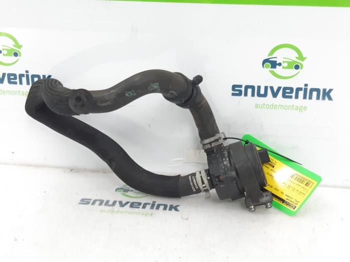 Usagé Pompe à eau Opel Vivaro 1.6 CDTi BiTurbo 145 Prix € 36,00 Prix TTC proposé par Snuverink Autodemontage