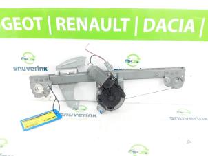 Usagé Mécanique vitre 4portes avant gauche Peugeot 107 1.0 12V Prix € 25,00 Règlement à la marge proposé par Snuverink Autodemontage