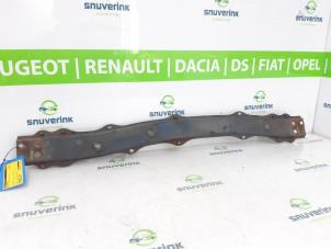 Usagé Barre radiateur Peugeot 107 1.0 12V Prix € 30,00 Règlement à la marge proposé par Snuverink Autodemontage