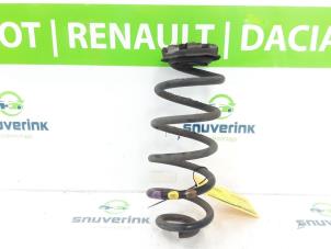 Używane Sprezyna srubowa tyl Renault Twingo III (AH) 1.0 SCe 70 12V Cena € 40,00 Procedura marży oferowane przez Snuverink Autodemontage