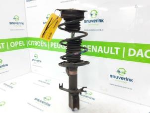 Used Front shock absorber rod, right Renault Twingo III (AH) 1.0 SCe 70 12V Price € 90,00 Margin scheme offered by Snuverink Autodemontage