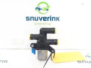 Used Electric heater valve Renault Twingo III (AH) ZE R80 Price € 45,00 Margin scheme offered by Snuverink Autodemontage