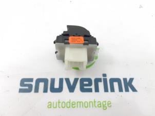 Usados Interruptor de ventanilla eléctrica Renault Twingo III (AH) ZE R80 Precio de solicitud ofrecido por Snuverink Autodemontage