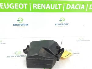 Usados Caja de fusibles Renault Modus/Grand Modus (JP) 1.2 16V Precio € 20,00 Norma de margen ofrecido por Snuverink Autodemontage
