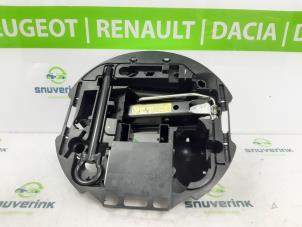 Used Jack Renault Modus/Grand Modus (JP) 1.2 16V Price € 45,00 Margin scheme offered by Snuverink Autodemontage