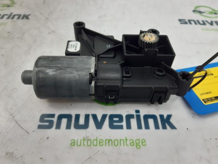Używane Silnik szyberdachu Peugeot 308 (4A/C) 1.6 VTI 16V Cena € 59,98 Procedura marży oferowane przez Snuverink Autodemontage