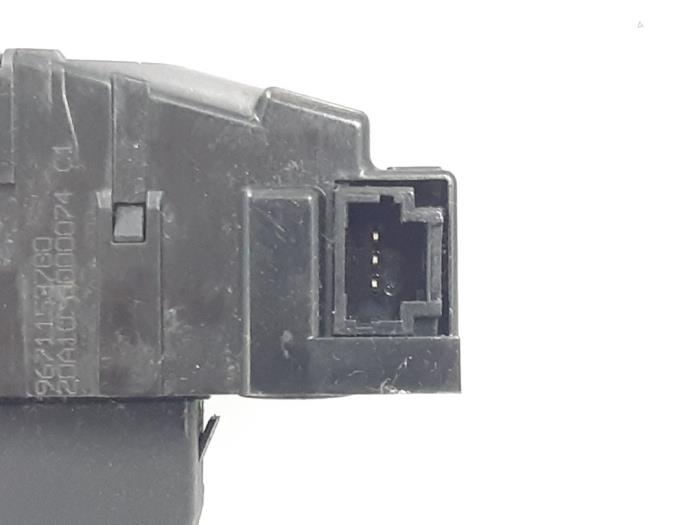 Tailgate lock mechanism from a Citroën C3 Picasso (SH) 1.6 16V VTI 120 2010