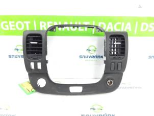 Used Dashboard part Opel Vivaro 1.6 CDTi BiTurbo 145 Price € 90,75 Inclusive VAT offered by Snuverink Autodemontage