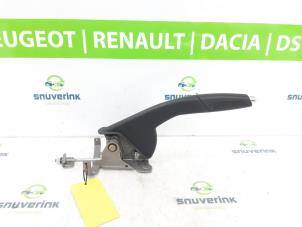 Used Parking brake lever Renault Captur (2R) 0.9 Energy TCE 12V Price € 30,00 Margin scheme offered by Snuverink Autodemontage