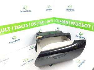 Usagé Boîte à gants Renault Captur (2R) 0.9 Energy TCE 12V Prix € 40,00 Règlement à la marge proposé par Snuverink Autodemontage