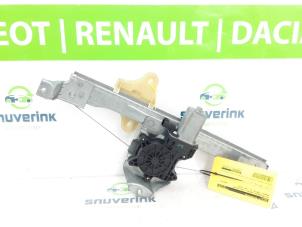 Usagé Mécanique vitre 4portes arrière gauche Renault Captur (2R) 0.9 Energy TCE 12V Prix € 50,00 Règlement à la marge proposé par Snuverink Autodemontage