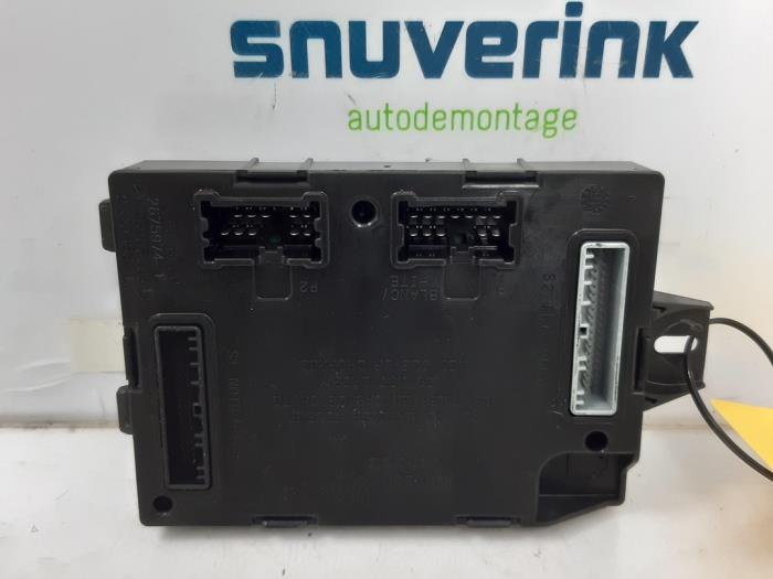Fuse box from a Renault Captur (2R) 0.9 Energy TCE 12V 2016