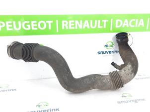 Gebrauchte Intercooler Schlauch Renault Master III (FD/HD) 2.2 dCi 16V Preis auf Anfrage angeboten von Snuverink Autodemontage