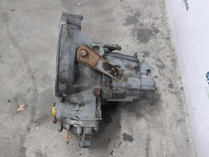 Gearbox from a Peugeot J5 (280L) 2.5D 1985