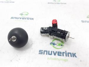 Used Ignition lock + key Renault Twingo III (AH) 1.0 SCe 70 12V Price € 80,00 Margin scheme offered by Snuverink Autodemontage