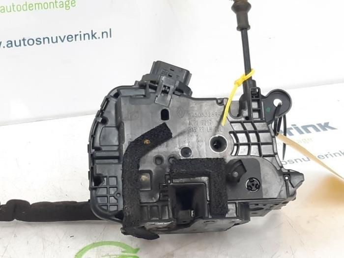 Rear door lock mechanism 4-door, left from a Renault Twingo III (AH) 1.0 SCe 70 12V 2015
