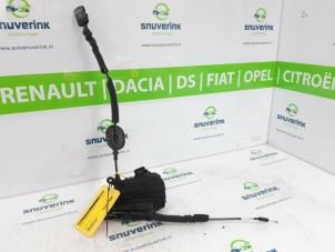 Używane Mechanizm blokady drzwi lewych tylnych wersja 4-drzwiowa Renault Twingo III (AH) 1.0 SCe 70 12V Cena € 30,00 Procedura marży oferowane przez Snuverink Autodemontage