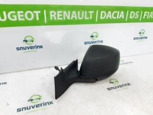 Usados Retrovisor externo izquierda Opel Agila (B) 1.0 12V Precio € 75,00 Norma de margen ofrecido por Snuverink Autodemontage