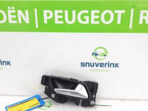 Used Rear door handle 4-door, right Peugeot 5008 II (M4/MC/MJ/MR) 1.2 12V e-THP PureTech 130 Price € 20,00 Margin scheme offered by Snuverink Autodemontage