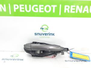Used Front door handle 4-door, right Peugeot 5008 II (M4/MC/MJ/MR) 1.2 12V e-THP PureTech 130 Price € 25,00 Margin scheme offered by Snuverink Autodemontage