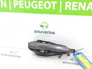 Used Rear door handle 4-door, right Peugeot 5008 II (M4/MC/MJ/MR) 1.2 12V e-THP PureTech 130 Price € 25,00 Margin scheme offered by Snuverink Autodemontage