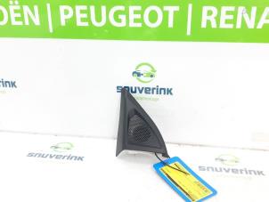 Używane Glosnik Peugeot 5008 II (M4/MC/MJ/MR) 1.2 12V e-THP PureTech 130 Cena € 25,00 Procedura marży oferowane przez Snuverink Autodemontage