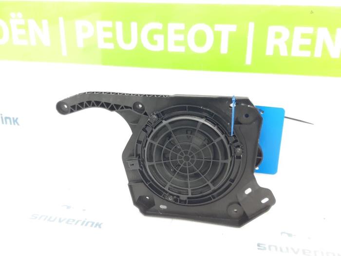 Używane Glosnik Peugeot 5008 II (M4/MC/MJ/MR) 1.2 12V e-THP PureTech 130 Cena € 18,13 Z VAT oferowane przez Snuverink Autodemontage