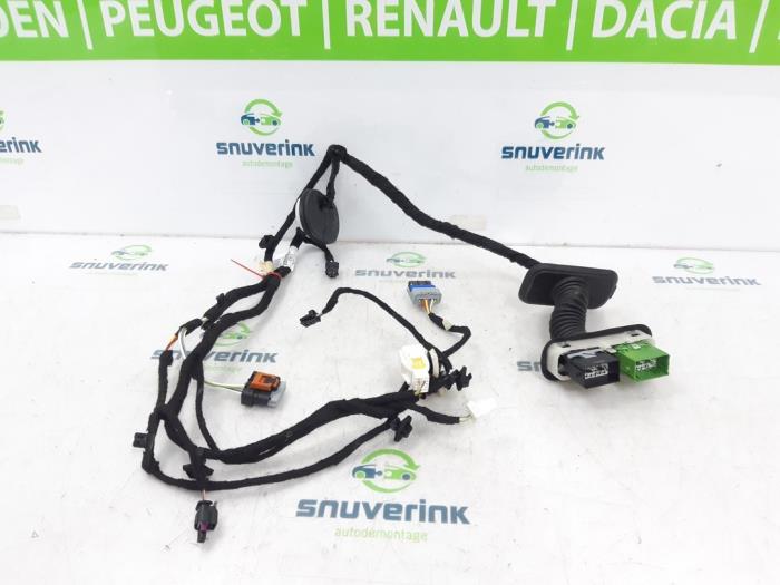 Begagnade Kablage Peugeot 5008 II (M4/MC/MJ/MR) 1.2 12V e-THP PureTech 130 Pris € 74,04 Inklusive moms erbjuds av Snuverink Autodemontage