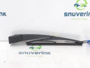 Used Rear wiper arm Peugeot 5008 II (M4/MC/MJ/MR) 1.2 12V e-THP PureTech 130 Price € 20,00 Margin scheme offered by Snuverink Autodemontage