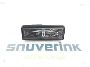 Usados Iluminación de matrícula Peugeot 5008 II (M4/MC/MJ/MR) 1.2 12V e-THP PureTech 130 Precio € 15,00 Norma de margen ofrecido por Snuverink Autodemontage