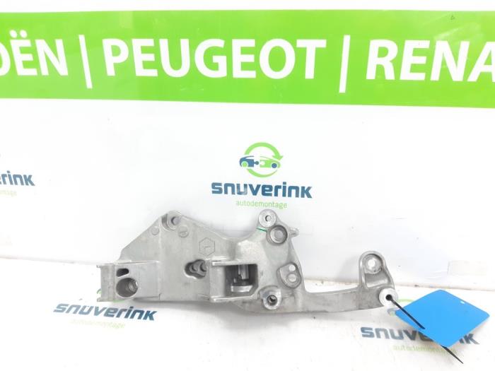 Gebrauchte Dynamostütze oben Peugeot 5008 II (M4/MC/MJ/MR) 1.2 12V e-THP PureTech 130 Preis € 36,28 Mit Mehrwertsteuer angeboten von Snuverink Autodemontage