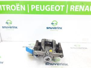 Used Rear brake calliper, right Peugeot 5008 II (M4/MC/MJ/MR) 1.2 12V e-THP PureTech 130 Price € 40,00 Margin scheme offered by Snuverink Autodemontage