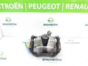 Used Front brake calliper, left Peugeot 5008 II (M4/MC/MJ/MR) 1.2 12V e-THP PureTech 130 Price € 49,00 Margin scheme offered by Snuverink Autodemontage