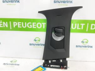Used Trim strip, central right Peugeot 5008 II (M4/MC/MJ/MR) 1.2 12V e-THP PureTech 130 Price € 30,00 Margin scheme offered by Snuverink Autodemontage