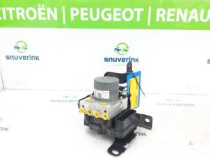 Used ABS pump Peugeot 5008 II (M4/MC/MJ/MR) 1.2 12V e-THP PureTech 130 Price € 390,00 Margin scheme offered by Snuverink Autodemontage