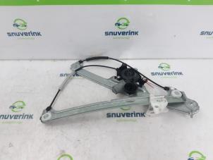 Używane Mechanizm szyby prawej przedniej wersja 4-drzwiowa Mazda CX-30 (DM) 2.0 e-SkyActiv X 186 M Hybrid 16V Cena € 100,00 Procedura marży oferowane przez Snuverink Autodemontage
