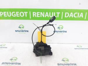 Używane Mechanizm blokady drzwi prawych tylnych wersja 4-drzwiowa Renault Clio III Estate/Grandtour (KR) 1.5 dCi 85 Cena € 35,00 Procedura marży oferowane przez Snuverink Autodemontage