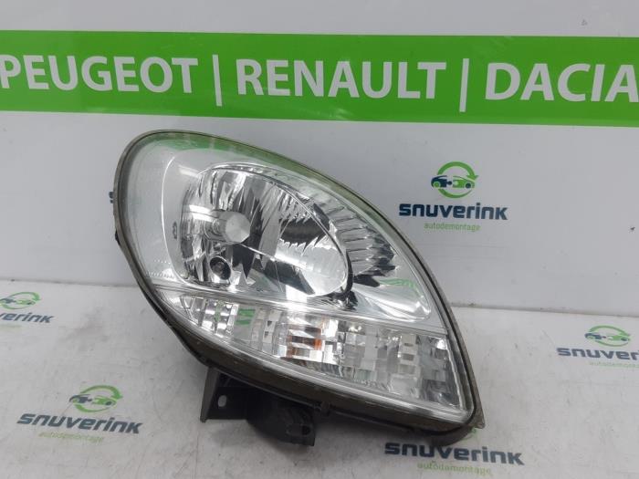 Używane Reflektor prawy Renault Kangoo (KC) 1.6 16V Cena € 30,59 Procedura marży oferowane przez Snuverink Autodemontage