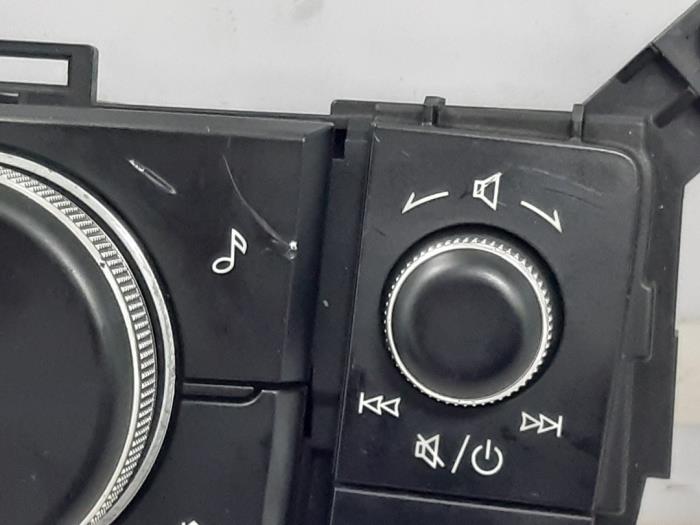 Radio control panel from a Mazda CX-30 (DM) 2.0 e-SkyActiv X 186 16V 2021