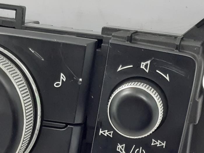 Radio control panel from a Mazda CX-30 (DM) 2.0 e-SkyActiv X 186 16V 2021