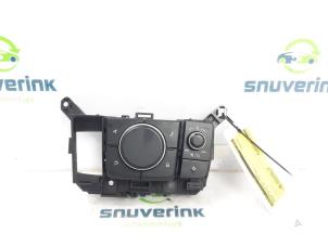 Używane Panel obslugi radia Mazda CX-30 (DM) 2.0 e-SkyActiv X 186 16V Cena na żądanie oferowane przez Snuverink Autodemontage