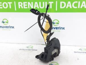Used Rear door mechanism 4-door, right Renault Clio IV (5R) 0.9 Energy TCE 90 12V Price € 60,00 Margin scheme offered by Snuverink Autodemontage