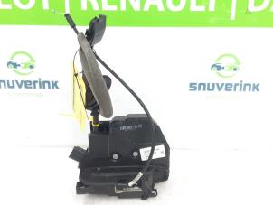Używane Mechanizm blokady drzwi lewych tylnych wersja 4-drzwiowa Renault Clio IV (5R) 0.9 Energy TCE 90 12V Cena € 30,00 Procedura marży oferowane przez Snuverink Autodemontage